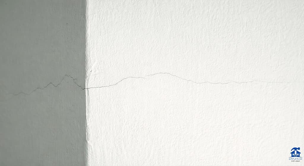 علاج تشققات الجدران الداخلية